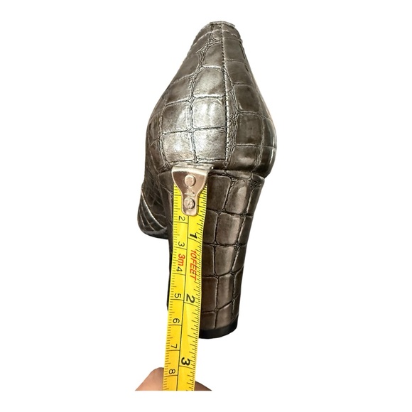 Anne Klein size 7.5 Croc-Embossed Women's Pumps Gray - Picture 8 of 8
